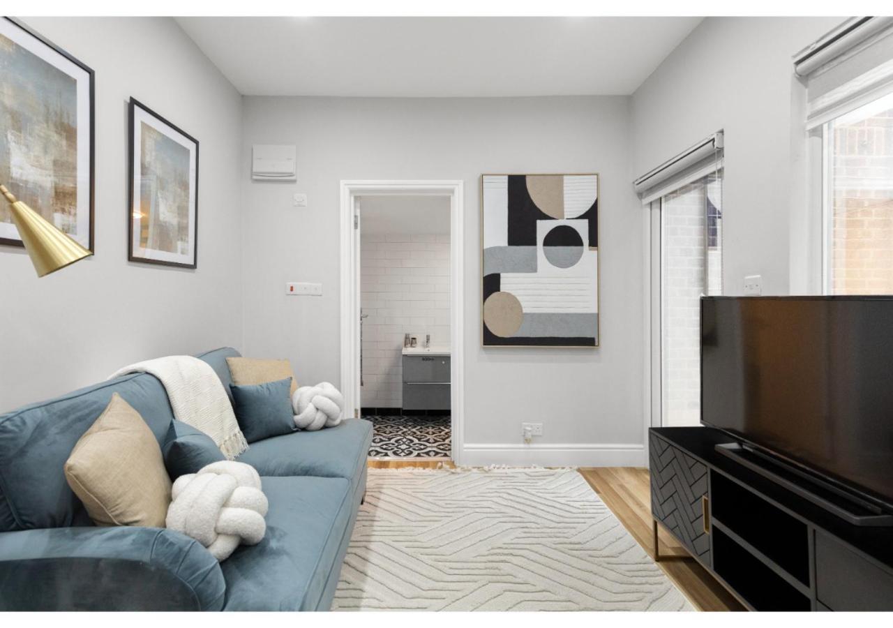 Luxe And Modern Studio- Sleeps Three