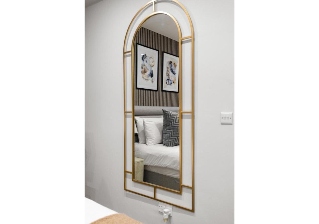 Luxe And Modern Studio- Sleeps Three Appartamento Londra