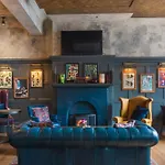 Luxe And Modern Studio- Sleeps Three